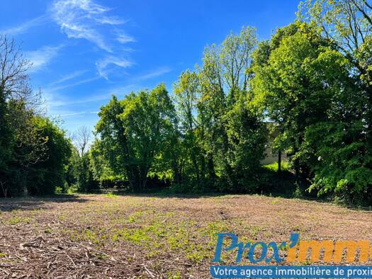 Terrain constructible viabilisé à vendre 80 000 € 1 077 m² de terrain Gare et Plateaux Rives 38140