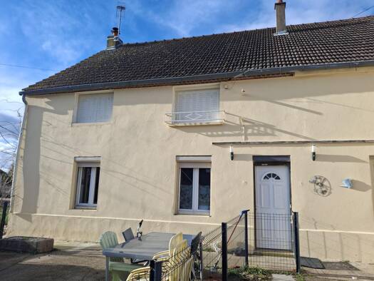 Maison de plain-pied à vendre 190 000 € 7 pièces 5 chambres 160 m² 800 m² de terrain Saint-Aubin 39410