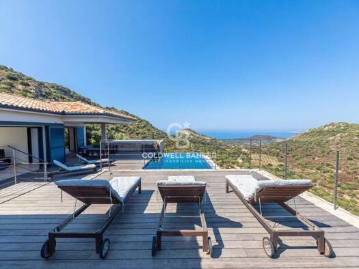 Villa à vendre - Première occupation de 1.7M à 3M € 7 pièces 300 m² 35 000 m² de terrain L'Île-Rousse 20220