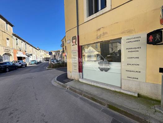 Boutique avec bail commercial 500 € 23 m² de surface de vente Centre Ville-Mairie Lunel 34400