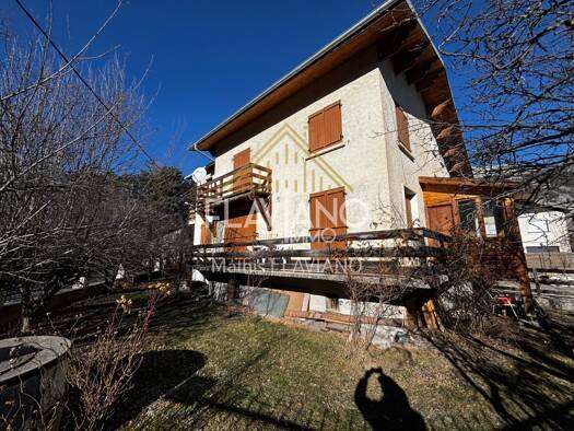 Maison à vendre 525 000 € 11 pièces 8 chambres 234,2 m² 598 m² de terrain Barcelonnette 04400