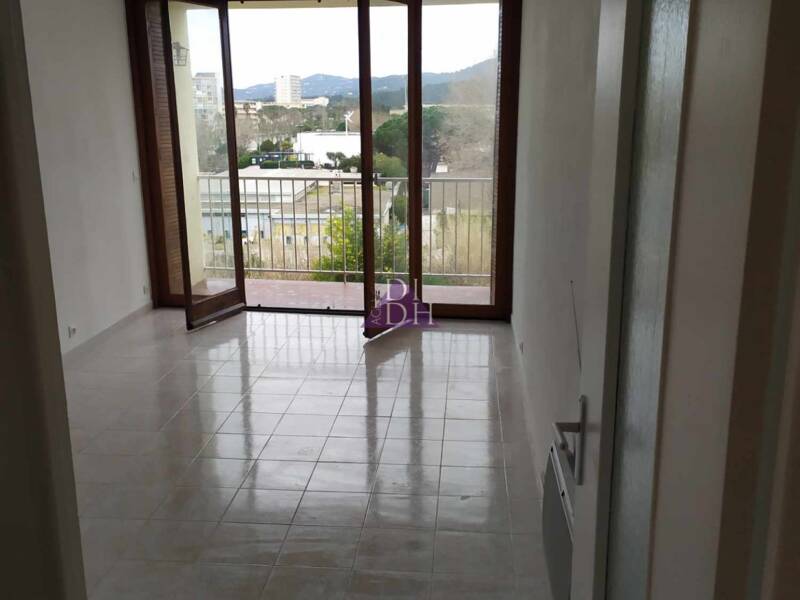 Maison à louer, 22m², LE LAVANDOU