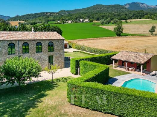 Maison à vendre 1 100 000 € 10 pièces 7 chambres 473 m² 4 166 m² de terrain Bourdeaux 26460