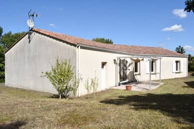 Maison de plain-pied à louer 1 015 € 6 pièces 4 chambres 122 m² 800 m² de terrain La Creche 79260