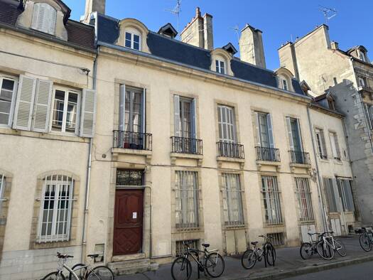 Duplex à vendre 395 000 € 6 pièces 3 chambres 146 m² Étage 2/3 Dijon 21000