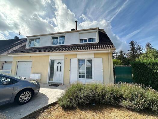 Maison à vendre 335 000 € 6 pièces 4 chambres 135 m² 848 m² de terrain Centre Savigny-le-Temple 77176
