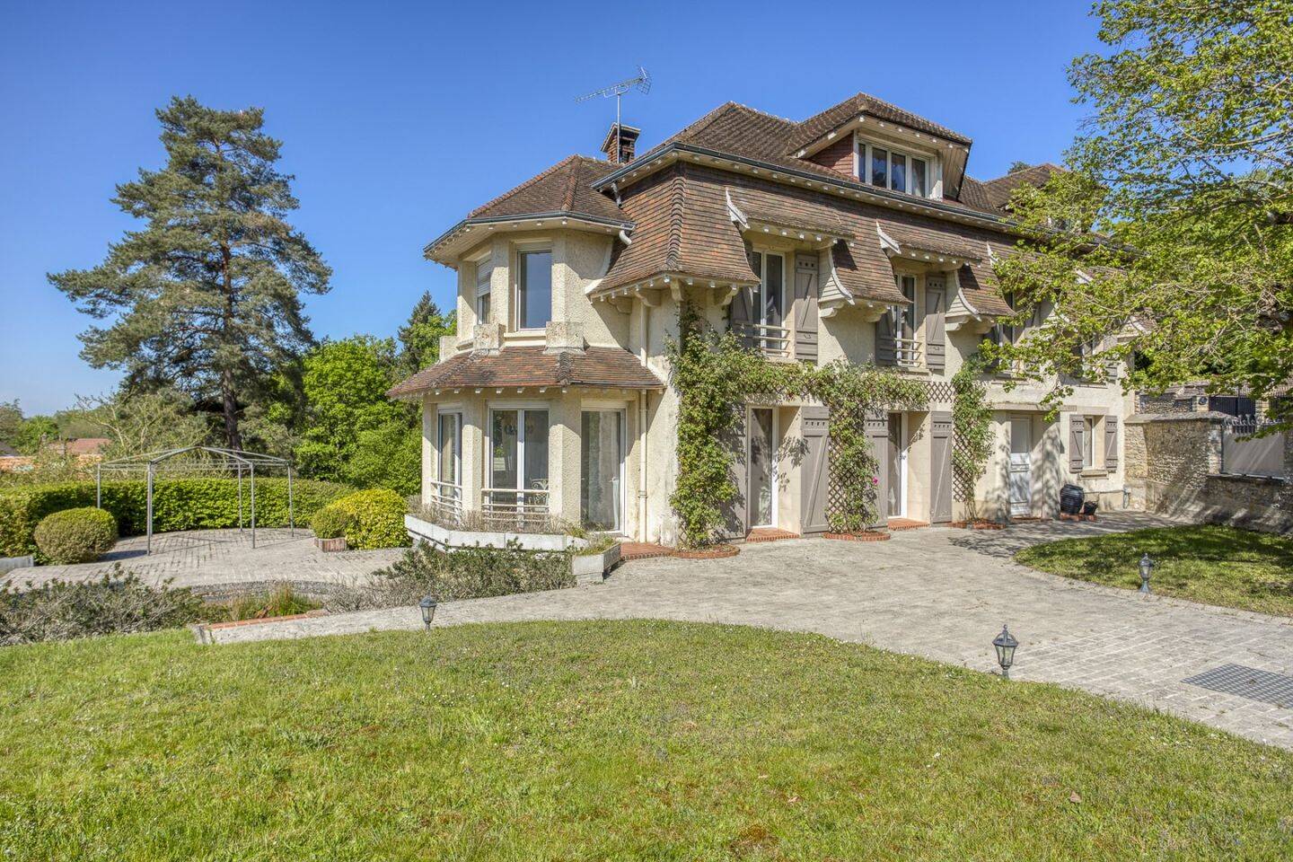 Maison à vendre, 245m², SAINT LEGER EN YVELINES
