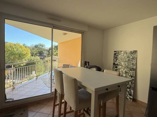Appartement à vendre 278 500 € 3 pièces 2 chambres 58,1 m² Étage 1/2 Le Tholonet 13100