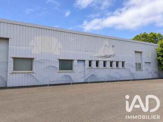Local commercial à vendre 2 438 000 € 2 400 m² de surface de vente Le Stade-Les Garennes-Grand Ouest Les Mureaux 78130