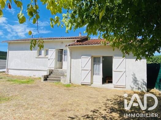 Maison de plain-pied à vendre 147 000 € 3 pièces 2 chambres 94 m² 354 m² de terrain Meschers-sur-Gironde 17132