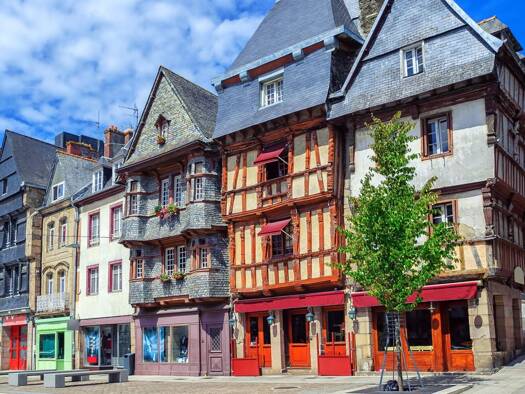 Local commercial à louer 1 400 € 140 m² de surface de vente Lannion 22300