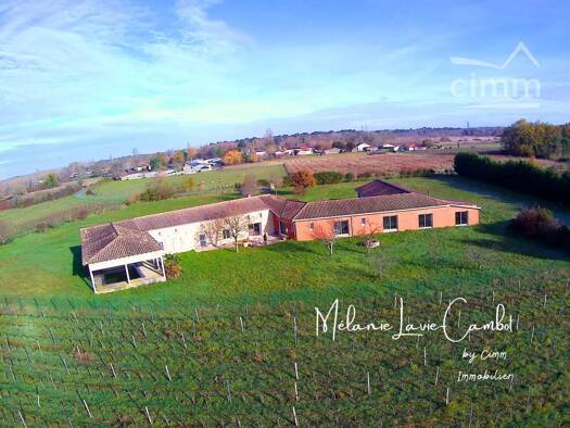 Maison à vendre 448 000 € 12 pièces 5 chambres 370 m² 10 554 m² de terrain Saint-Christoly-de-Blaye 33920