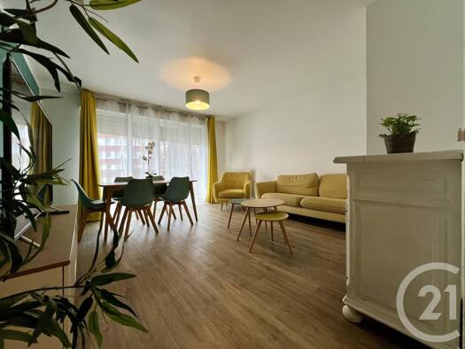Appartement à vendre 208 000 € 5 pièces 4 chambres 113,04 m² 3ème étage Évry-Courcouronnes 91000