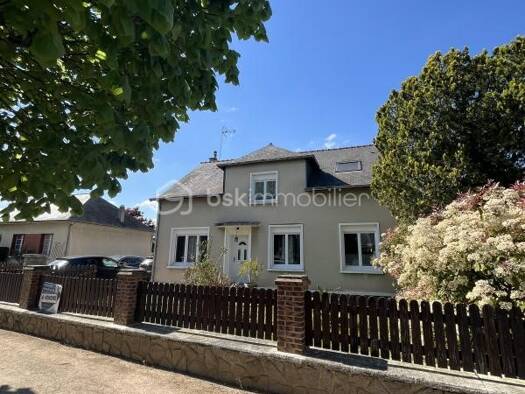 Maison de ville à vendre 198 900 € 8 pièces 6 chambres 135 m² Bazouges Cré sur Loir 72200