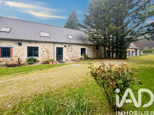 Maison de plain-pied à vendre 275 000 € 4 pièces 3 chambres 117 m² 110 000 m² de terrain Centre et Ecarts Évron 53600