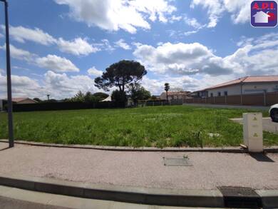Terrain viabilisé à vendre 71 500 € 630 m² de terrain Cazeres 31220