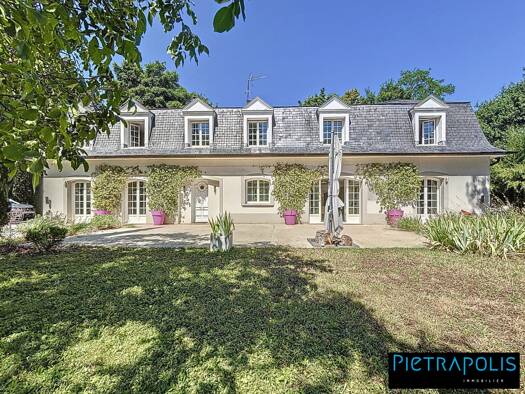 Villa à vendre 1 490 000 € 7 pièces 4 chambres 244,1 m² 4 996 m² de terrain Nord Est Brignais 69530