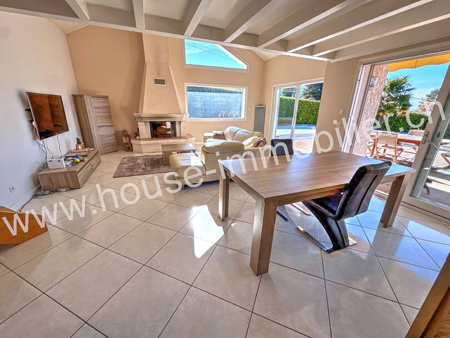 Maison à vendre, 250m², SAINT CERGUES