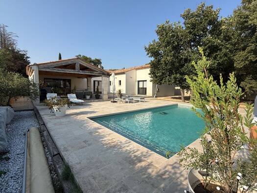 Maison à vendre 945 000 € 6 pièces 4 chambres 190 m² 2 145 m² de terrain Taillades 84300