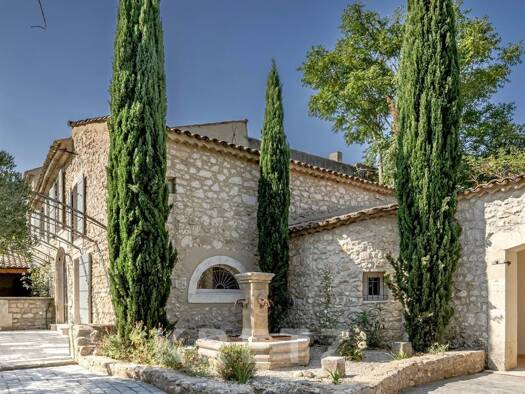 Mas à vendre 2 990 000 € 8 pièces 6 chambres 319 m² 2 500 m² de terrain Eygalières 13810