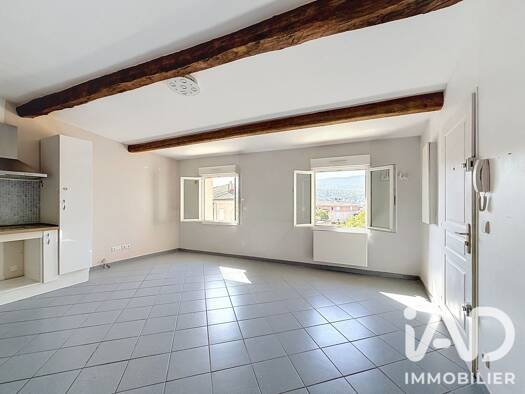 Appartement à vendre 169 000 € 3 pièces 2 chambres 55 m² Étage 3/3 Cuges-les-Pins 13780
