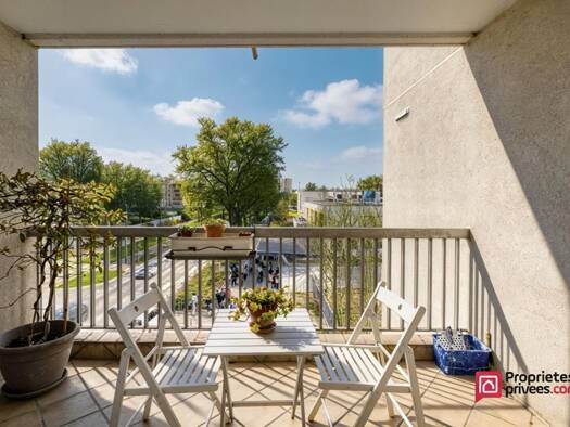 Appartement à vendre 241 000 € 3 pièces 2 chambres 84 m² Étage 3/6 Gerland Lyon 7ème arrondissement 69007