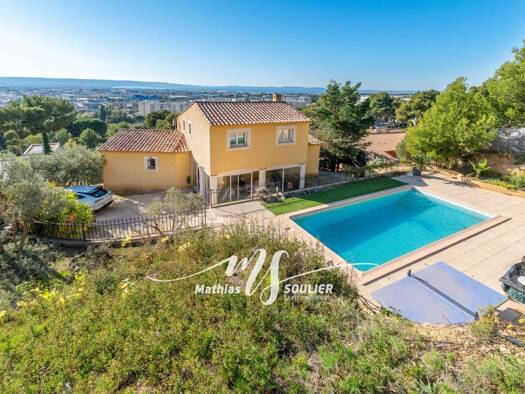 Villa à vendre 895 000 € 9 pièces 6 chambres 260 m² 3 046 m² de terrain Avenue de Marseille-Liourat Vitrolles 13127