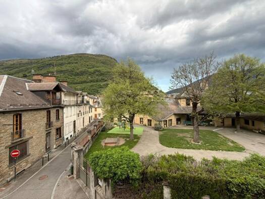 Duplex à vendre 164 000 € 4 chambres 97 m² 1er étage Bagnères-de-Luchon 31110