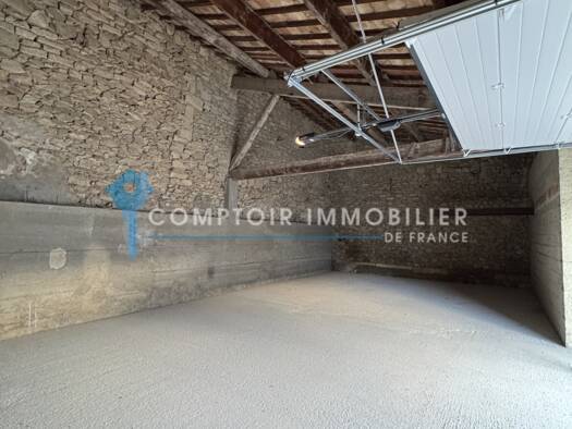 Garage/Stationnement à louer 800 € 87 m² Vergèze 30310