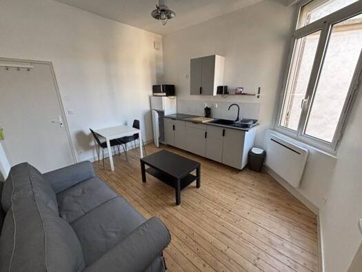 Appartement à louer 495 € 2 pièces 1 chambre 31,8 m² Étage 3/3 École Joseph Bara-Groupe scolaire Carnot-Hôtel de Ville Agen 47000
