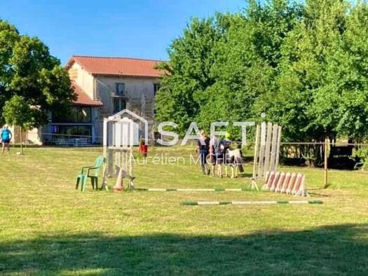 Propriété à vendre 650 000 € 13 pièces 6 chambres 467 m² 3 874 m² de terrain Crans 01320