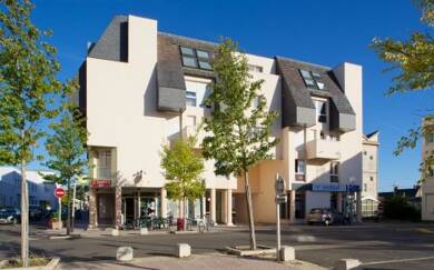 Appartement à louer 622 € 4 pièces 3 chambres 84 m² 1er étage Vierzon 18100
