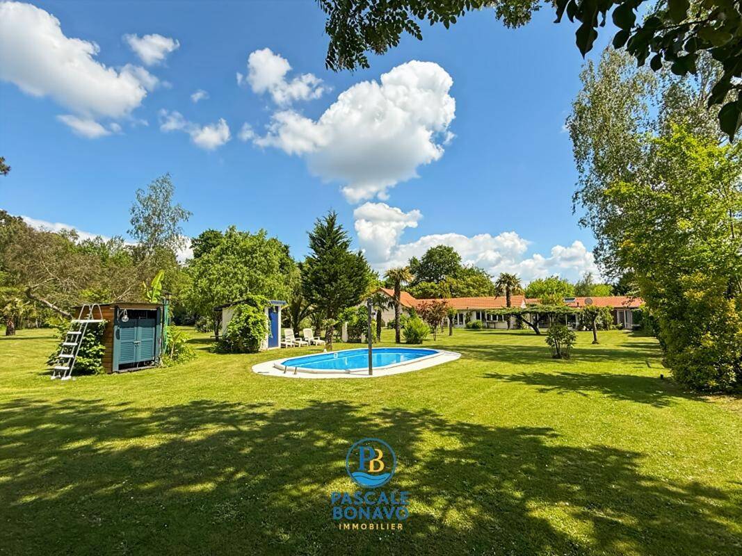 Maison à vendre, 324m², VENDAYS MONTALIVET
