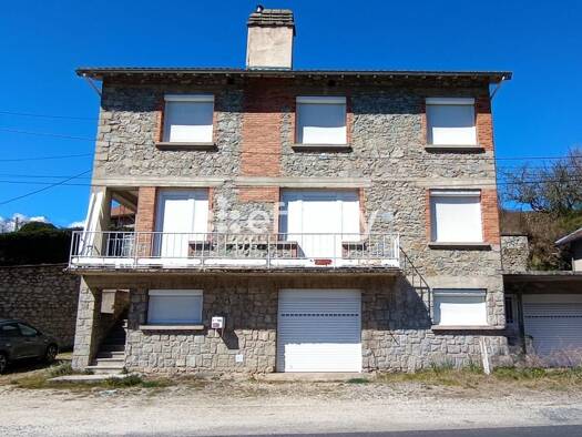 Maison de ville à vendre 152 000 € 8 pièces 6 chambres 183 m² 700 m² de terrain Chabreloche 63250