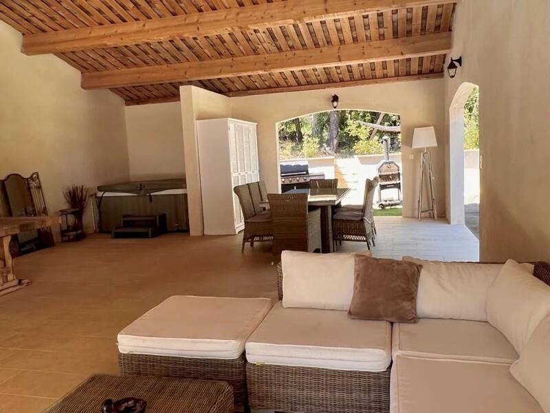 Maison à louer, 210m², VALBONNE