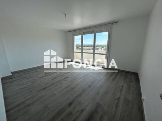 Appartement à louer 660 € 3 pièces 2 chambres 60 m² RDC Centre Social Laon 02000