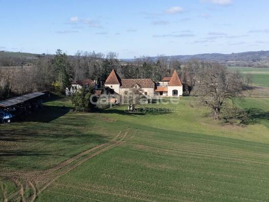 Maison à vendre 414 000 € 10 pièces 6 chambres 500 m² 130 000 m² de terrain Aurions-Idernes 64350