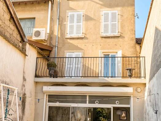 Maison de ville à vendre 366 000 € 5 pièces 3 chambres 166 m² 568 m² de terrain Thoissey 01140