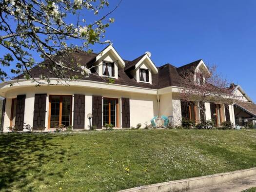 Maison à vendre 310 000 € 8 pièces 6 chambres 198 m² 1 988 m² de terrain Deluz 25960