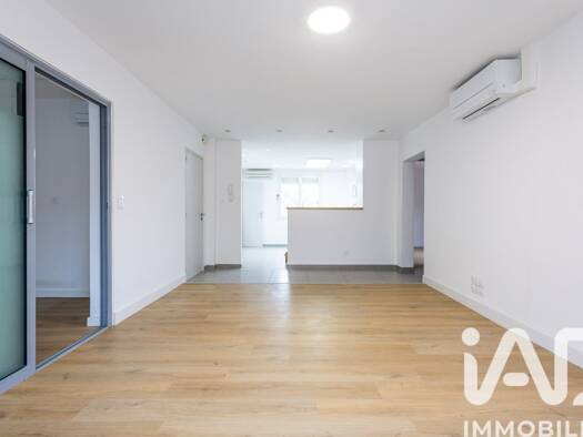 Appartement à vendre 200 000 € 4 pièces 3 chambres 82 m² Étage 1/1 Bellecroix-Pont d'Avignon Villeneuve-lès-Avignon 30400