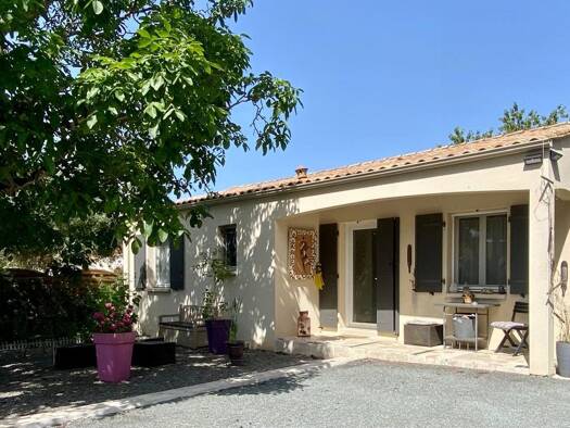 Maison à vendre 239 000 € 4 pièces 2 chambres 61 m² 591 m² de terrain Saint-Just-Luzac 17320