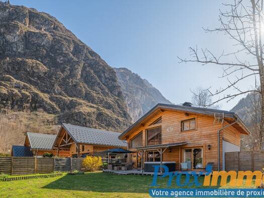 Chalet à vendre 767 750 € 5 pièces 4 chambres 129 m² 429 m² de terrain Les Deux Alpes 38860