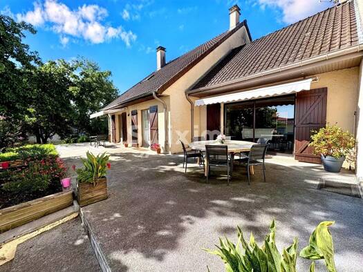 Maison à vendre 259 000 € 11 pièces 6 chambres 357 m² 2 400 m² de terrain Digoin 71160