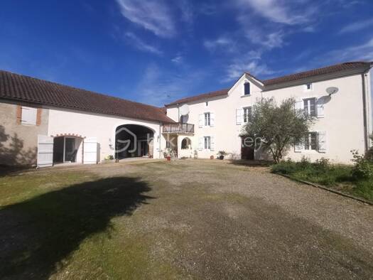 Ferme à vendre 299 000 € 5 pièces 4 chambres 193 m² 3 560 m² de terrain Labatut-Rivière 65700