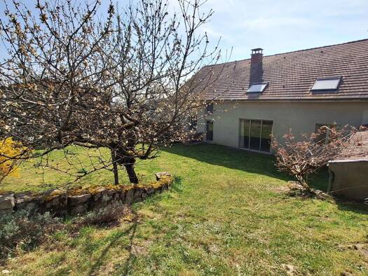 Maison à vendre 329 000 € 8 pièces 6 chambres 280 m² 2 370 m² de terrain Des Combes Le Creusot 71200