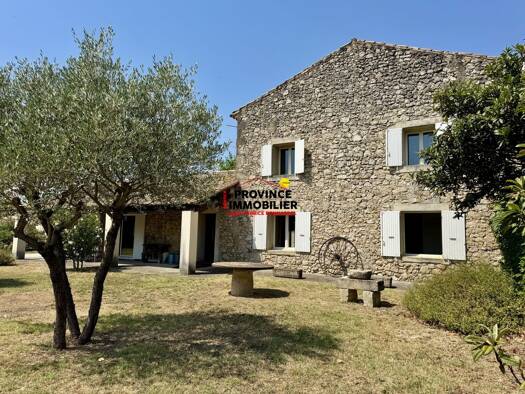 Maison à vendre 430 500 € 8 pièces 4 chambres 213 m² 8 455 m² de terrain La Garde-Adhémar 26700