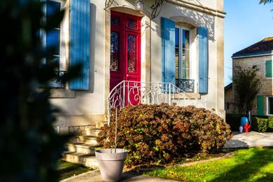 Maison à vendre 795 000 € 12 pièces 8 chambres 455 m² Niort 79000