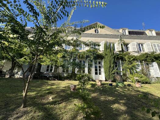 Maison en viager Bouquet 620 500 € 12 pièces 9 chambres 640 m² 1 454 m² de terrain Trévoux 01600