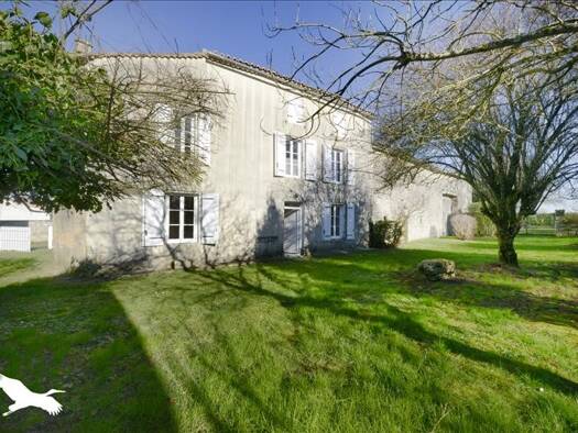 Maison à vendre 199 000 € 4 pièces 2 chambres 100 m² 2 050 m² de terrain Centre Ruelle-sur-Touvre 16600