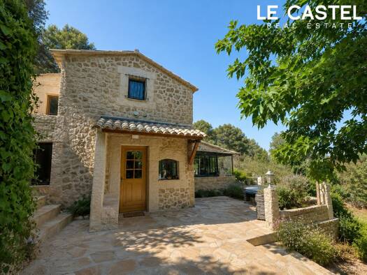 Maison à vendre 595 000 € 3 pièces 2 chambres 125 m² 2 992 m² de terrain La Destrousse 13112